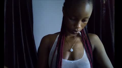 Snapshot of slim_petitqueen chatting on 11/24/25, 08:25 Alice online show from 11/24/25, 08:25