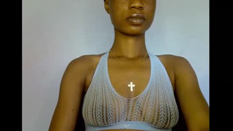 Snapshot of slim_petitqueen chatting on 12/21/25, 08:10 Alice online show from 12/21/25, 08:10