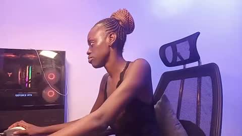 Snapshot of slimbaby16 chatting on 09/11/25, 11:32 Slim online show from 09/11/25, 11:32