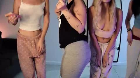 Snapshot of slimbaby69 chatting on 03/08/25, 03:39 Ivi online show from 03/08/25, 03:39