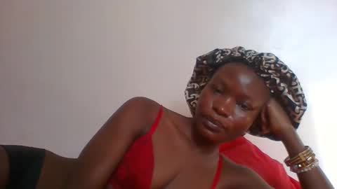 Snapshot of slimdiva chatting on 10/15/25, 05:18 slimdiva online show from 10/15/25, 05:18