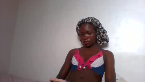 Snapshot of slimdiva chatting on 10/21/25, 04:46 slimdiva online show from 10/21/25, 04:46
