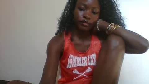 Snapshot of slimdiva chatting on 10/26/25, 04:51 slimdiva online show from 10/26/25, 04:51