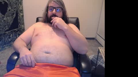 Snapshot of slimdizzy64 chatting on 01/25/25, 11:00 slave drew or slut online show from 01/25/25, 11:00