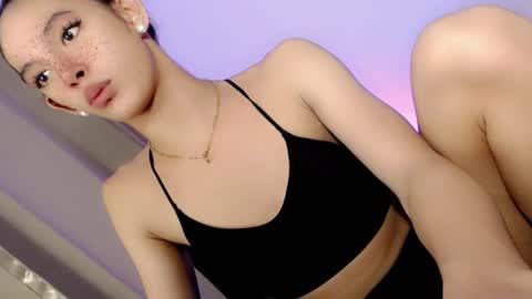 Snapshot of slimgirl_patricia chatting on 07/11/26, 01:03 Pat online show from 07/11/26, 01:03