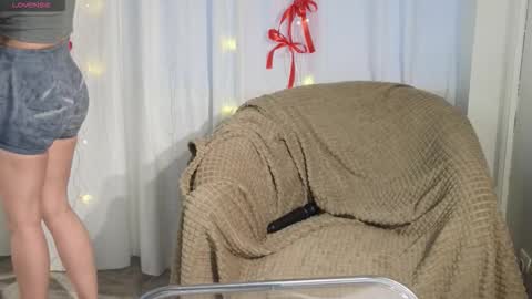 Emilia online show from 12/19/25, 12:12