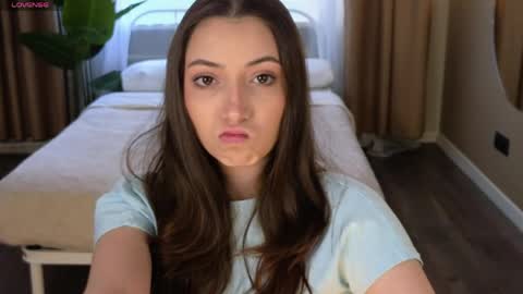 Emilia online show from 04/12/26, 12:10