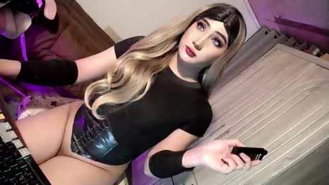 Snapshot of slut_bigcock chatting on 06/01/26, 10:17 Nathalie online show from 06/01/26, 10:17