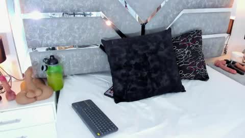 Snapshot of slut_milf_ chatting on 05/01/26, 11:15 slut_milf_ online show from 05/01/26, 11:15