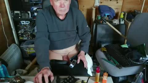 slutboybot online show from 04/22/26, 10:06