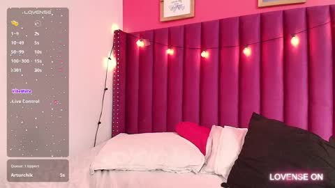 Snapshot of slutlittlecamila chatting on 12/11/24, 06:04 CAMILA  online show from 12/11/24, 06:04