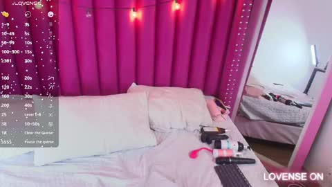 Snapshot of slutlittlecamila chatting on 01/08/25, 02:03 CAMILA  online show from 01/08/25, 02:03