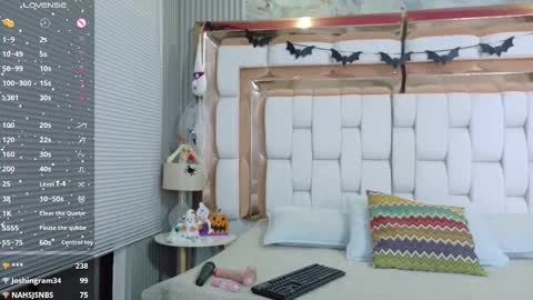 Snapshot of slutlittlecamila chatting on 10/16/25, 02:56 CAMILA  online show from 10/16/25, 02:56