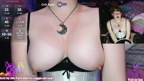 Snapshot of sluttyfrea chatting on 05/22/26, 06:42 Faye online show from 05/22/26, 06:42