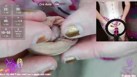Snapshot of sluttyfrea chatting on 05/24/26, 04:17 Faye online show from 05/24/26, 04:17