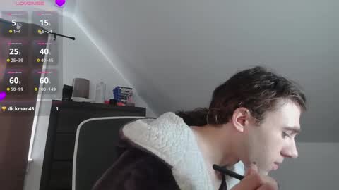 Snapshot of sluttyhorrorparty chatting on 11/20/25, 06:29 Natsu online show from 11/20/25, 06:29