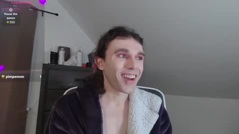 Snapshot of sluttyhorrorparty chatting on 11/26/25, 06:20 Natsu online show from 11/26/25, 06:20