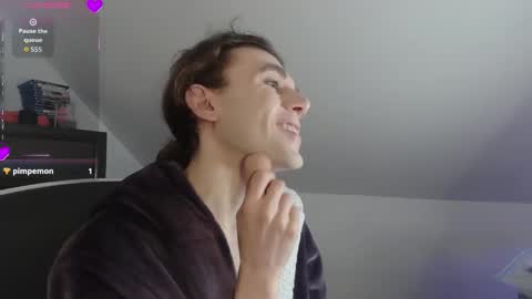 Snapshot of sluttyhorrorparty chatting on 12/01/25, 06:35 Natsu online show from 12/01/25, 06:35