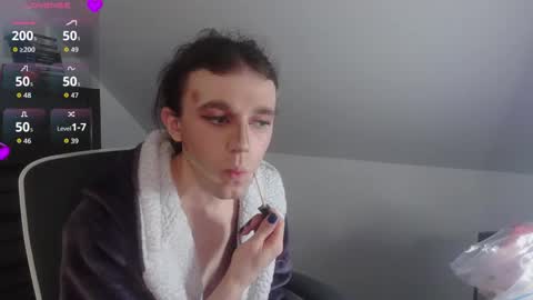 Snapshot of sluttyhorrorparty chatting on 02/19/26, 06:15 Natsu online show from 02/19/26, 06:15