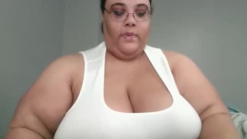 Snapshot of sluttyjess31 chatting on 05/06/26, 02:22 Jessica online show from 05/06/26, 02:22