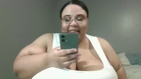 Snapshot of sluttyjess31 chatting on 05/07/26, 02:28 Jessica online show from 05/07/26, 02:28