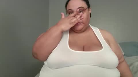 Snapshot of sluttyjess31 chatting on 05/08/26, 02:11 Jessica online show from 05/08/26, 02:11