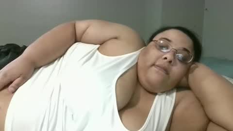 Snapshot of sluttyjess31 chatting on 05/13/26, 02:20 Jessica online show from 05/13/26, 02:20