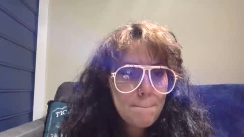 Snapshot of sluttylittlexxx chatting on 11/27/25, 04:25 SluttyLittleXXX online show from 11/27/25, 04:25