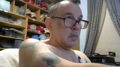 Snapshot of sluttyslave81 chatting on 11/25/25, 06:46 sluttyslave81 online show from 11/25/25, 06:46