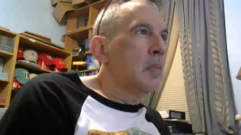 Snapshot of sluttyslave81 chatting on 12/19/25, 07:37 sluttyslave81 online show from 12/19/25, 07:37