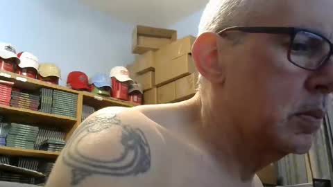 Snapshot of sluttyslave81 chatting on 05/09/26, 07:02 sluttyslave81 online show from 05/09/26, 07:02