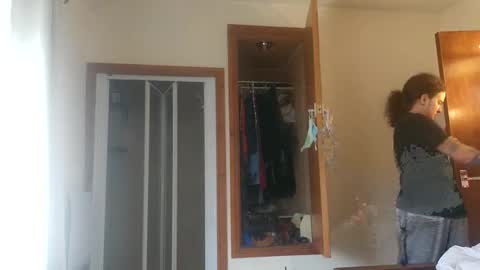 SluttySuzie17 online show from 05/06/26, 03:39