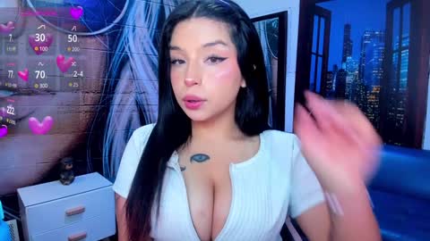 Snapshot of small__naughty chatting on 01/25/25, 02:58 Mariana Torres online show from 01/25/25, 02:58