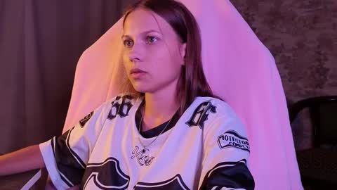 Emma online show from 09/08/25, 04:28