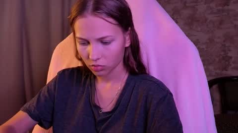 Emma online show from 09/10/25, 04:18