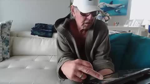 Daddy online show from 01/08/25, 06:20