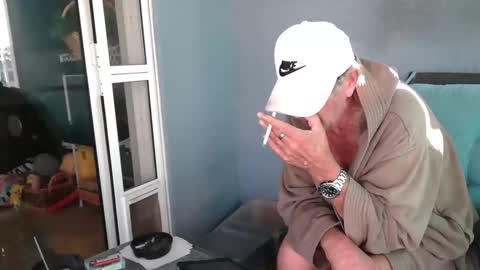 Snapshot of smallpenisbigtongue chatting on 11/18/25, 01:15 Daddy online show from 11/18/25, 01:15