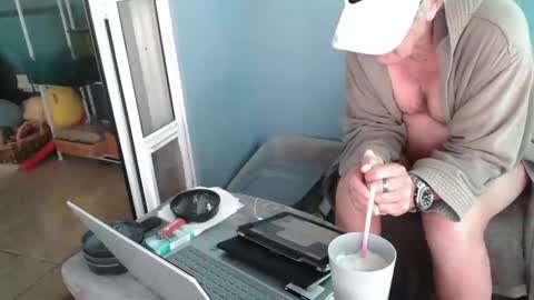 Snapshot of smallpenisbigtongue chatting on 11/20/25, 01:44 Daddy online show from 11/20/25, 01:44