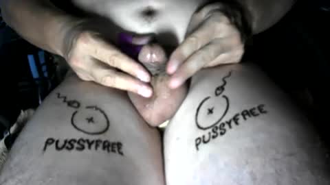 Snapshot of smallpenismwm chatting on 06/11/26, 08:29 pussyfree4eva online show from 06/11/26, 08:29