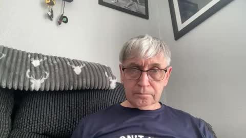 SmallSi online show from 04/22/26, 01:34