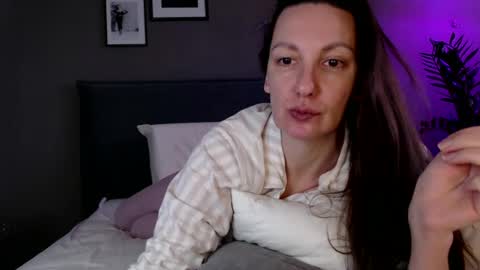 Snapshot of smalltittsbigsoul chatting on 02/10/25, 06:20 Anna no bbbbybybbabebyy just Anna. And dont call me mom please. online show from 02/10/25, 06:20