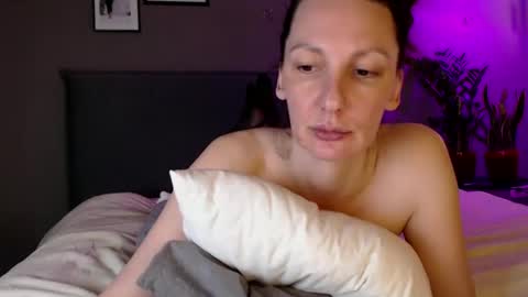 Snapshot of smalltittsbigsoul chatting on 02/16/25, 04:10 Anna no bbbbybybbabebyy just Anna. And dont call me mom please. online show from 02/16/25, 04:10