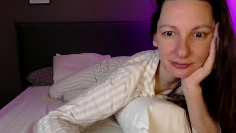 Snapshot of smalltittsbigsoul chatting on 02/18/25, 04:04 Anna no bbbbybybbabebyy just Anna. And dont call me mom please. online show from 02/18/25, 04:04