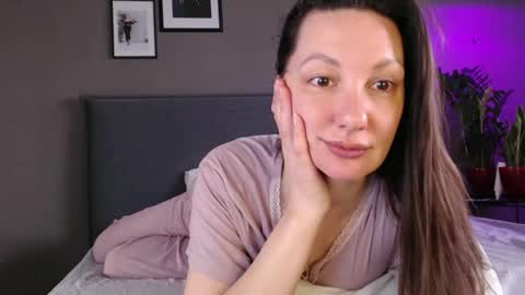 Snapshot of smalltittsbigsoul chatting on 03/07/25, 05:08 Anna no bbbbybybbabebyy just Anna. And dont call me mom please. online show from 03/07/25, 05:08