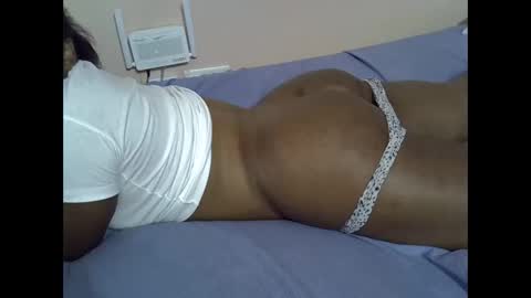 Snapshot of smart_lilly chatting on 05/13/26, 06:38 smart_lilly online show from 05/13/26, 06:38