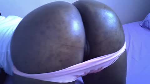 Snapshot of smart_lilly chatting on 07/23/26, 05:05 smart_lilly online show from 07/23/26, 05:05