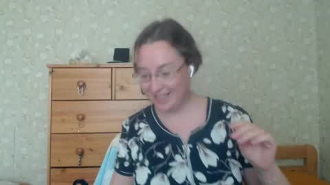 Snapshot of smart_rose chatting on 05/18/26, 02:34 smart_rose online show from 05/18/26, 02:34