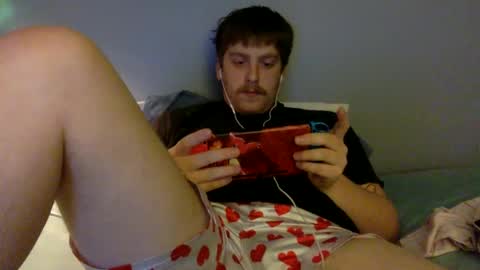 Snapshot of smashslug chatting on 12/21/24, 03:03 Sluggie online show from 12/21/24, 03:03
