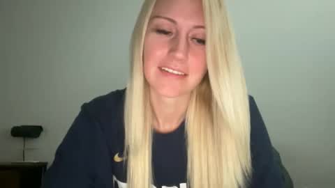 Snapshot of smexxii93 chatting on 05/13/26, 02:25 smexxii93 online show from 05/13/26, 02:25