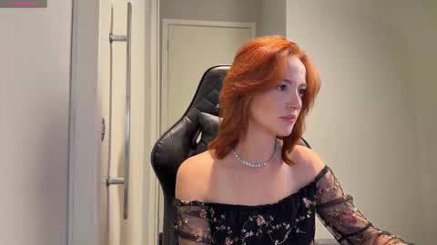 Snapshot of smilee_girl chatting on 01/07/26, 07:38 Emily Burns online show from 01/07/26, 07:38